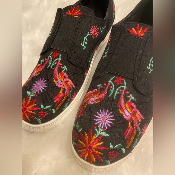 Wanted Flamingo Black Embroidered Slip On Sneakers Shoes 10 Colorful - Picture 2 of 8